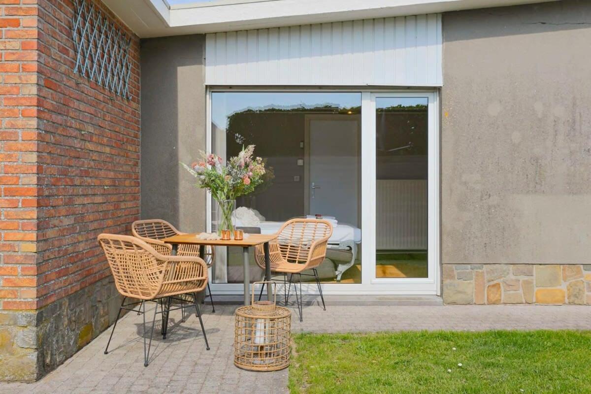 Huswell - Bungalow With Garden At 5 Minutes From The Beach Villa De Haan Exterior photo